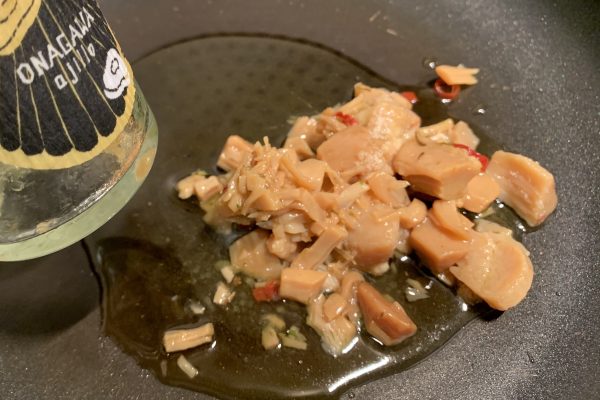 ホタテのアヒージョのトマトパスタ 女川さかな手帖